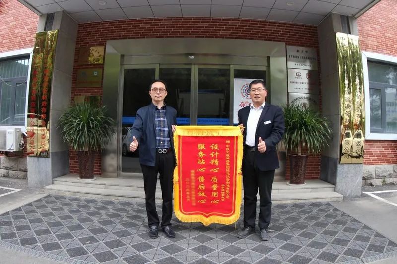 好的產(chǎn)品會(huì)說(shuō)話 || 中鐵裝備高原型水平運(yùn)輸編組獲錦旗、贏贊譽(yù)！
