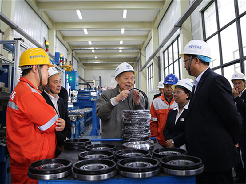 原國家機械工業(yè)部副部長沈烈初一行蒞臨我公司考察指導(dǎo)